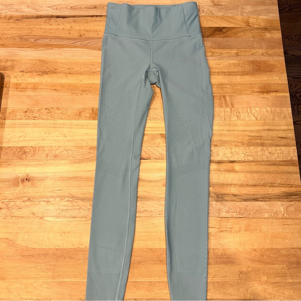 Lululemon Zoned In Size 6